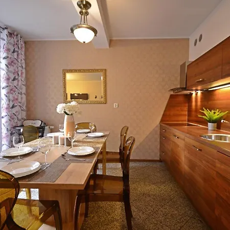 Bryza - Family - Parking - Komandorska 3e-3g Świnoujście (Swinemünde)